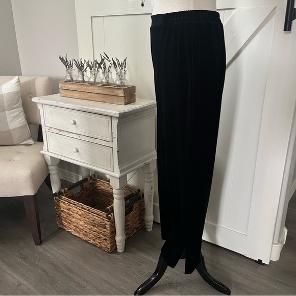 Vintage R&M Richards Black Velvet Velour Pants Size 8 Petite Wide Leg With Slit - Picture 3 of 11